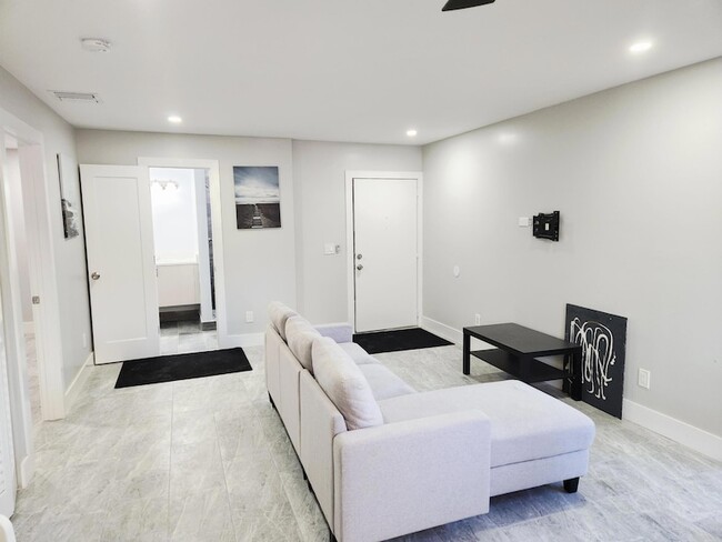Building Photo - 2050 Oleander Blvd