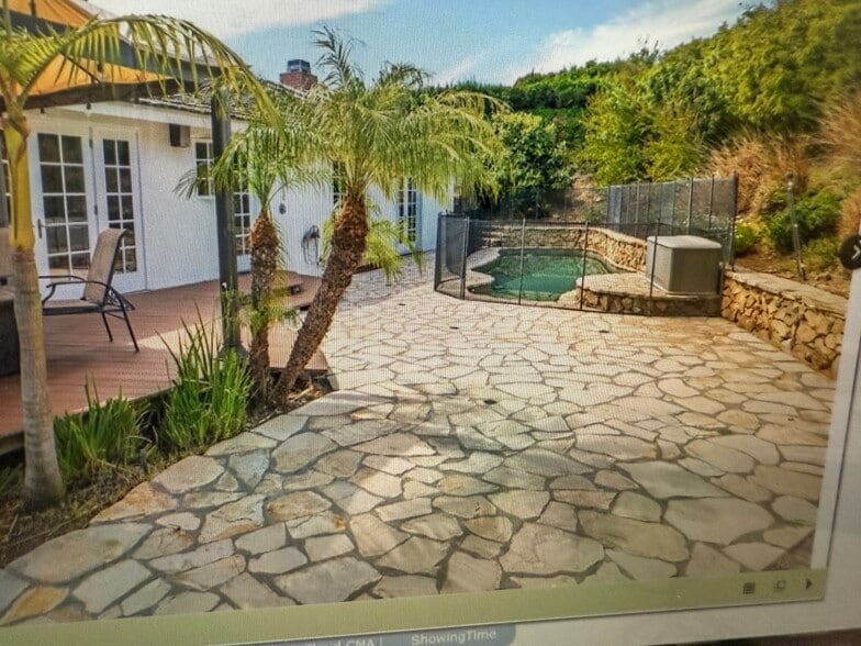 Building Photo - 2805 Calle Aventura