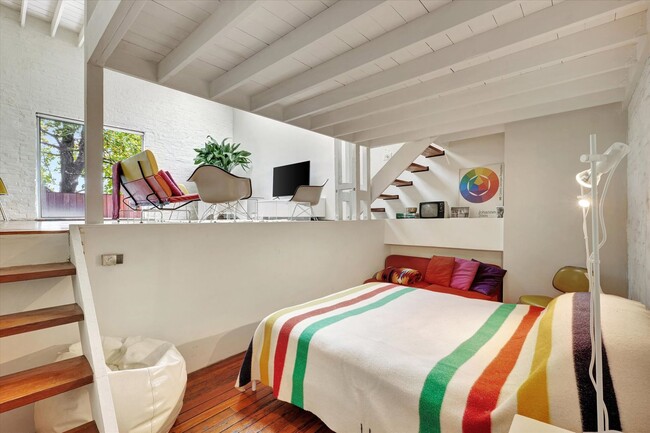 Building Photo - Gated Studio Loft Designed by Architect Ja...