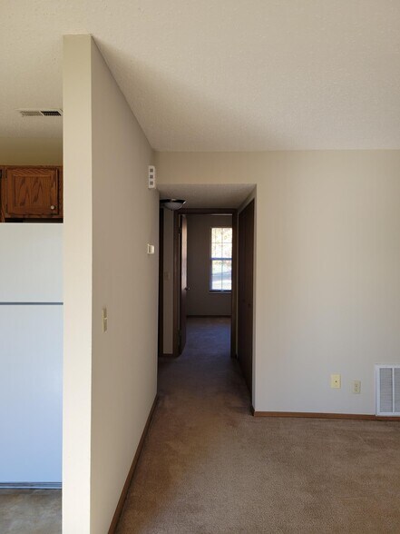 Building Photo - 3 Quail Hollow Ct