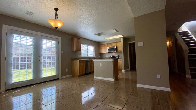 Building Photo - Beautiful Home in Established Neighborhood