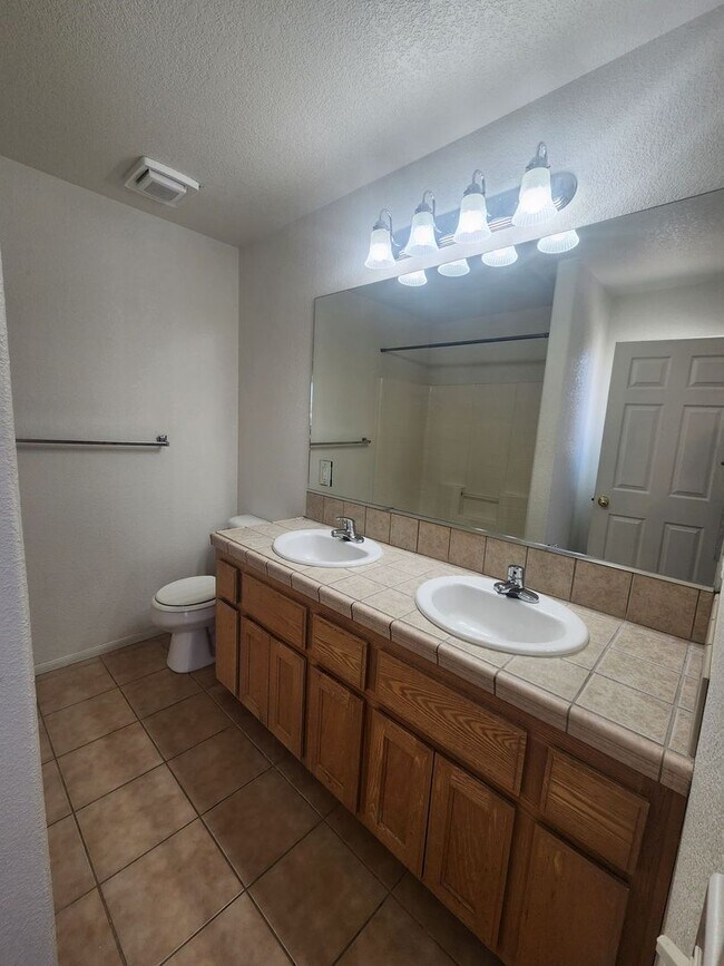 Building Photo - **$100 Move In Special**Great Home Near Downtown 29 Palms