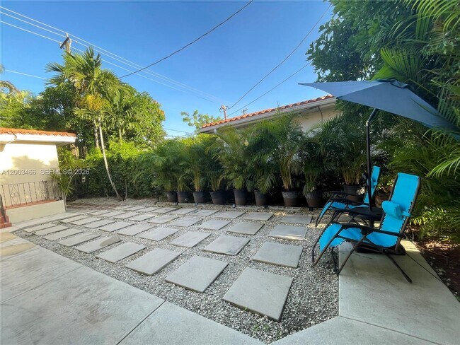 Building Photo - 1556 San Benito Ave