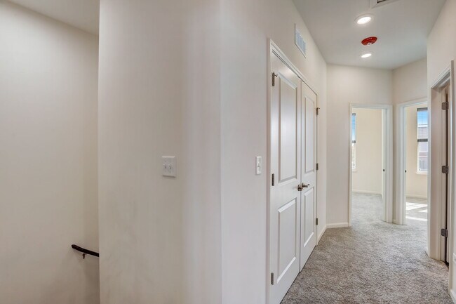 Building Photo - 2924 Reflection Dr