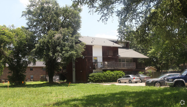 Primary Photo - 3313 Iowa St