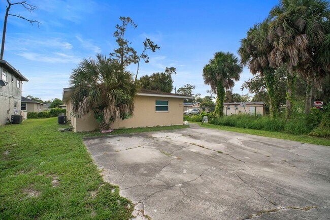 Building Photo - 5537-5539 10th Ave