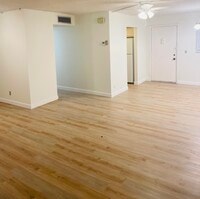 Building Photo - 725 Lori Dr