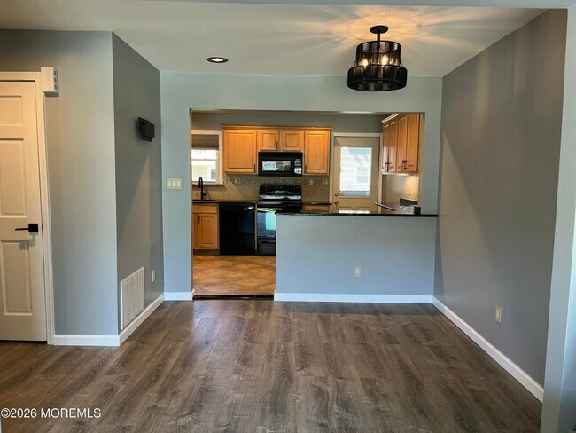 Building Photo - 53 Primrose Ln