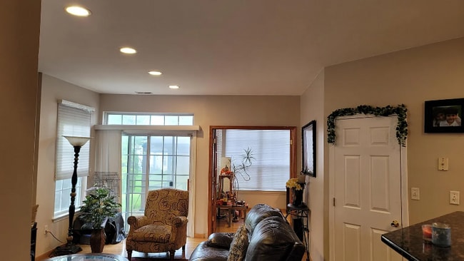 Building Photo - 19 Jason Ct