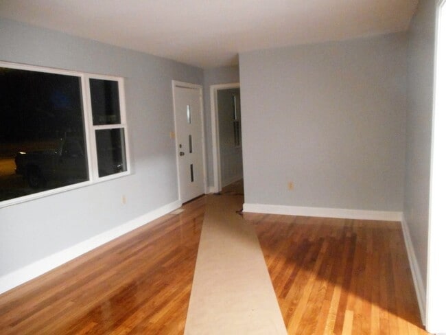 Building Photo - 820 Oakdale Rd