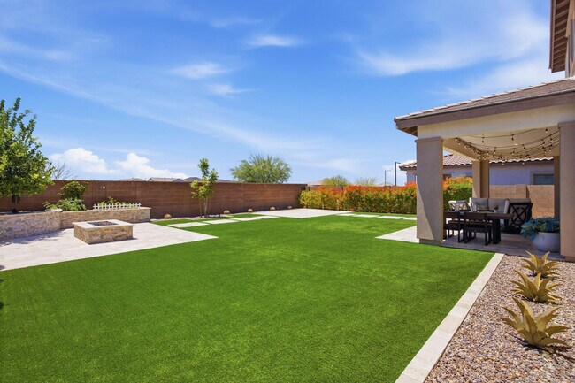 Building Photo - 7171 W Buckhorn Trail