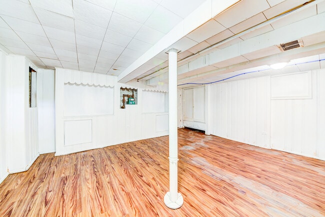 Building Photo - 103 Harwood St