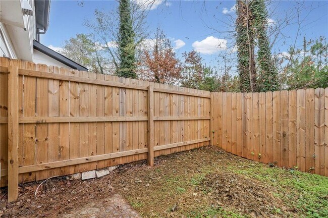 Building Photo - 1342 N Hampton Rd