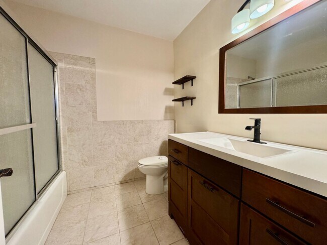 Building Photo - Beautiful Ranch Style Home