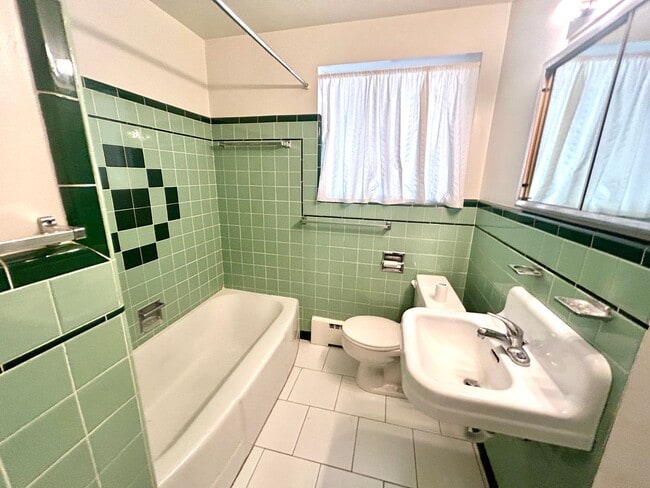 Building Photo - 4 Bedroom Ranch House - Prime Location Minutes from Cherry Creek!