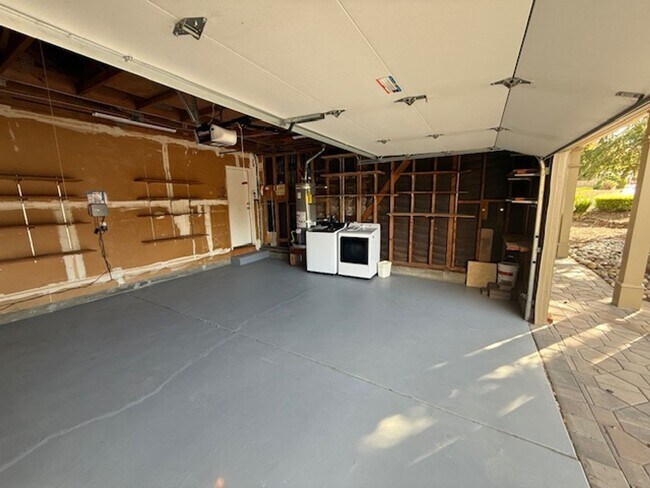 Building Photo - 3BD/2BA Single-Family Home | Less Than 200 Yards From Vintage Hills Elementary!