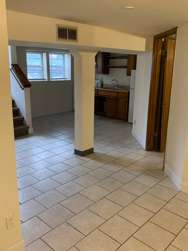Kitchen and entry - 1206 Lakeview Ave