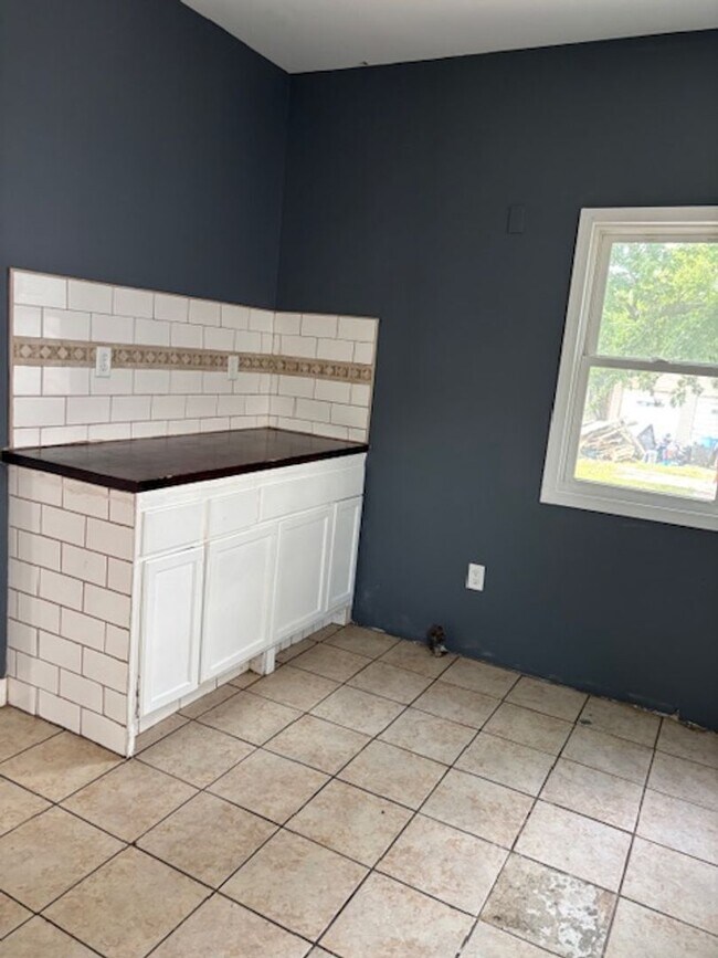 Building Photo - Move in Ready- $1495.00