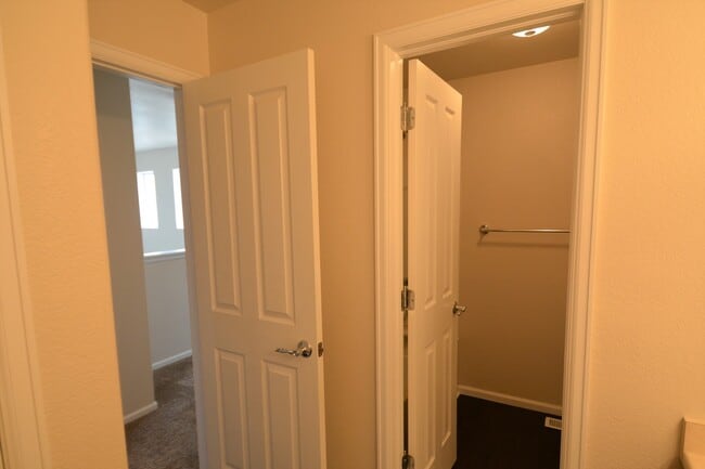 Building Photo - Beautiful townhome near Ft. Carson available to move in!