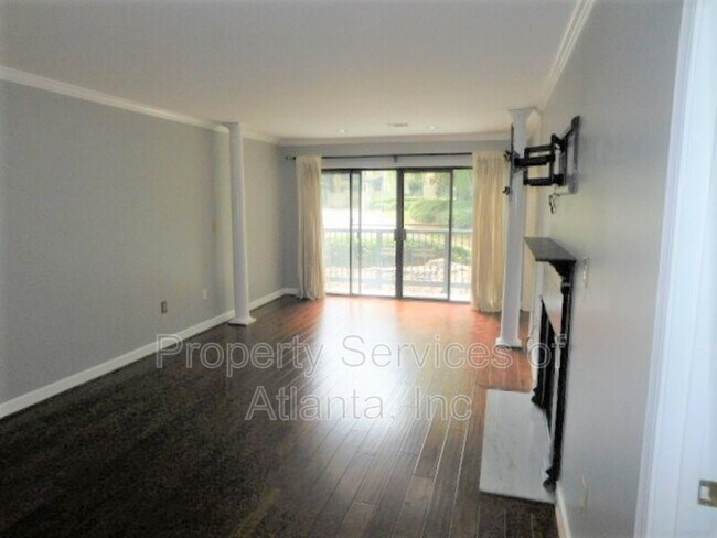 Building Photo - 4115 Pine Heights Dr NE
