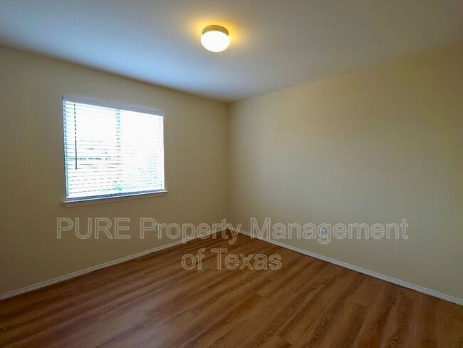 Building Photo - 204 Ruby Lake Dr