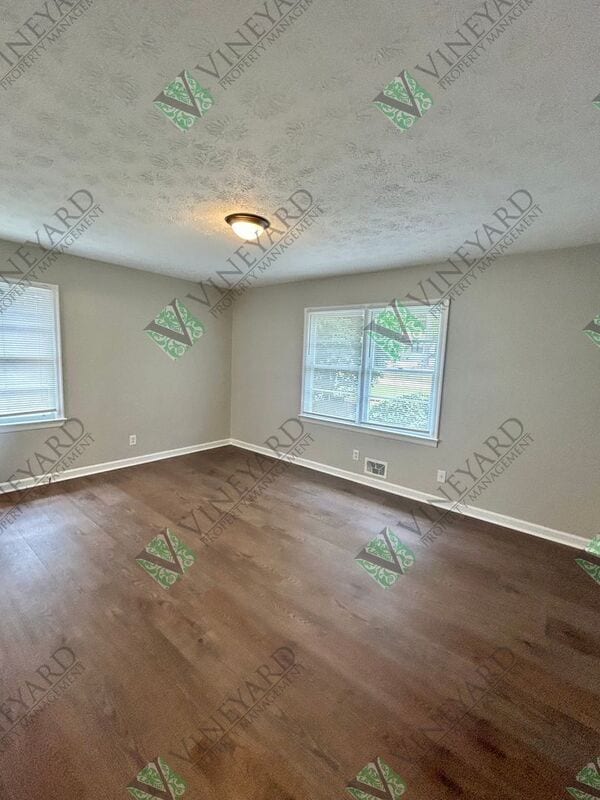 Building Photo - 993 Walnut Cir SW