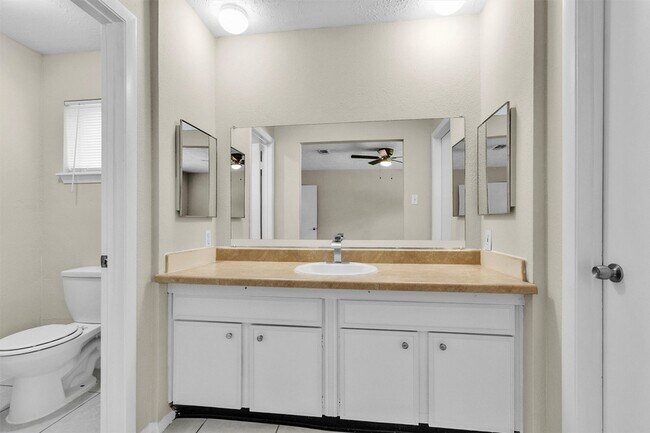 Building Photo - 23038 Banquo Dr