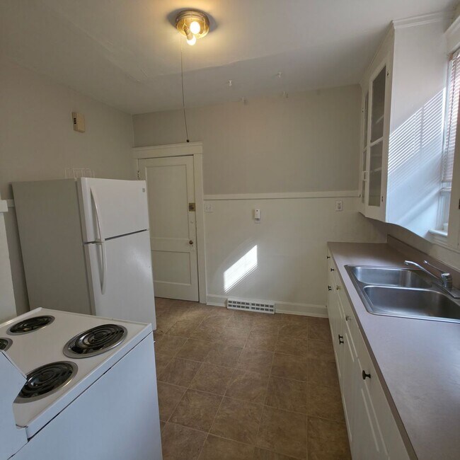 Building Photo - 1363 Cranford Ave