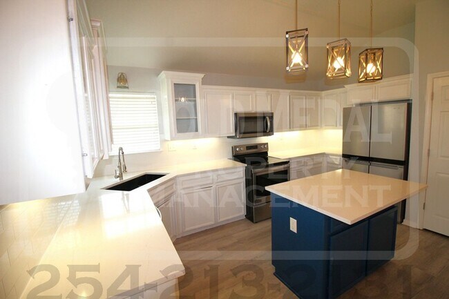 Building Photo - Beautiful 3-bed, 2-bath home now available...
