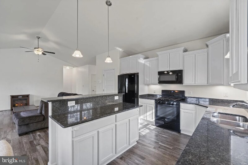 Building Photo - 104 Ridgeway St