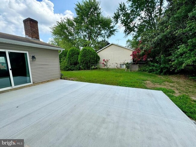 Building Photo - 302 Mimosa Ave