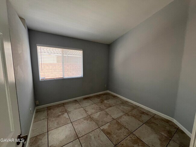 Building Photo - 39821 Milan Dr