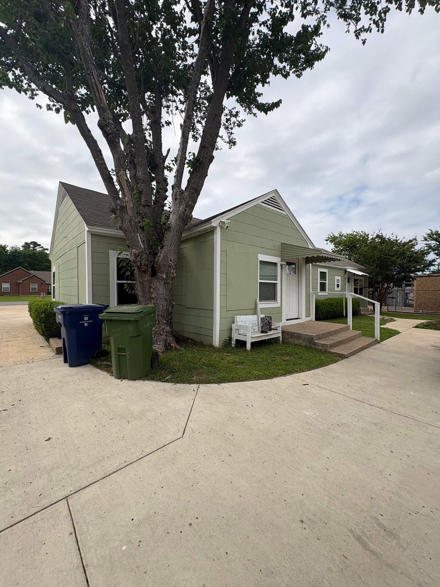 Building Photo - 1618 Bruce Dr