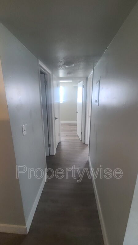 Building Photo - 31 W 1600 N