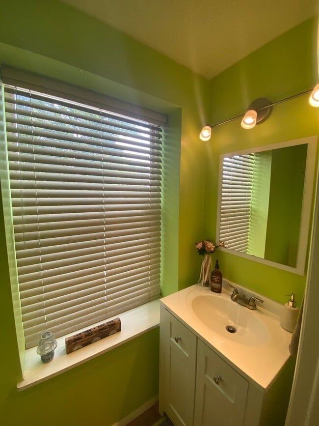 Building Photo - Bridgeville - 2 Bedroom, 1.5 Bathroom Town...