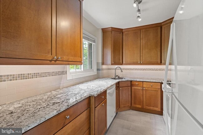 Building Photo - 3282 Martha Custis Dr