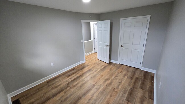 Building Photo - 2 bedroom/1.5 bath Townhouse  Kingsport, TN
