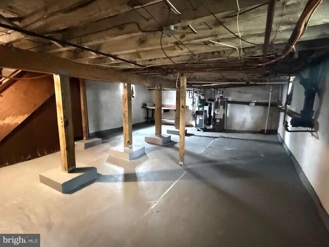 Building Photo - 1087 Buttonwood Ave