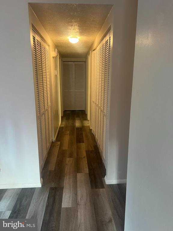 Building Photo - 2216 Sanibel Dr