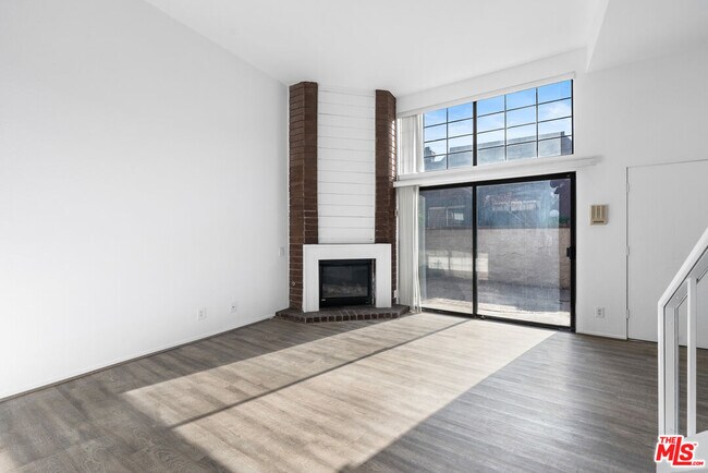 Building Photo - 4640 Glencoe Ave