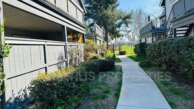 Building Photo - 18242 Parkview Ln