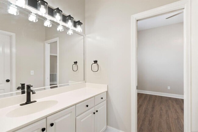 Building Photo - 8643 Carillion Pl