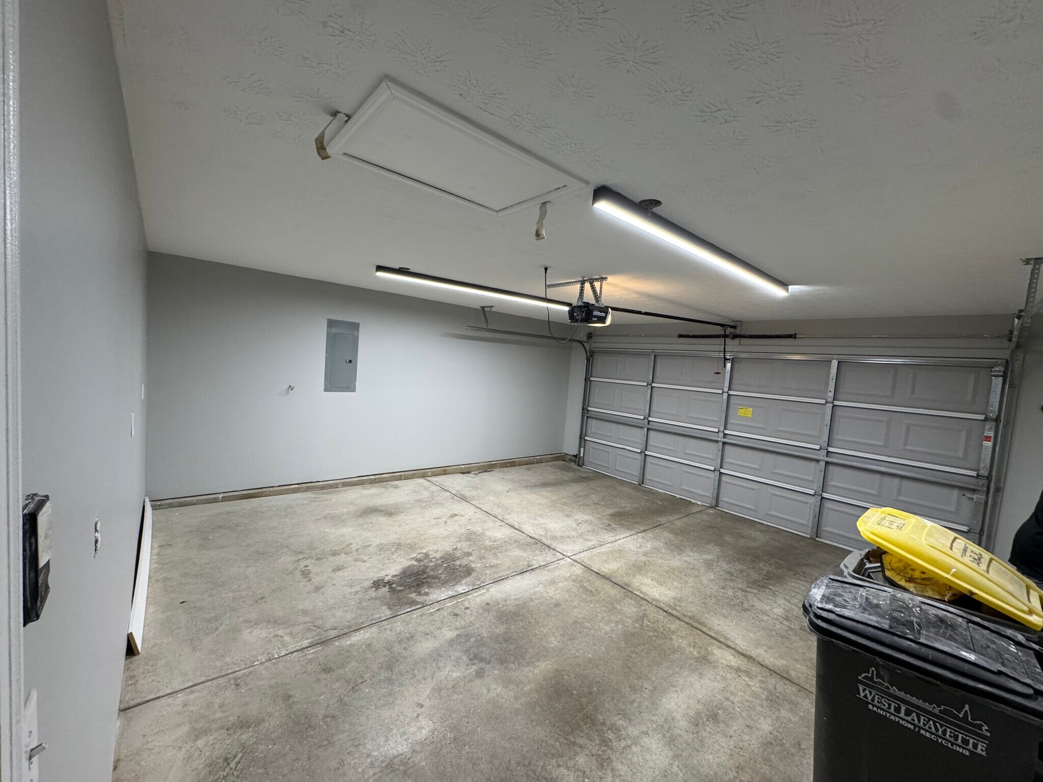 Building Photo - 740 Amos Ct