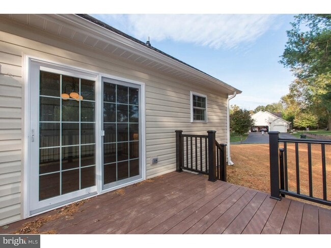 Building Photo - 233 W Woodview Rd
