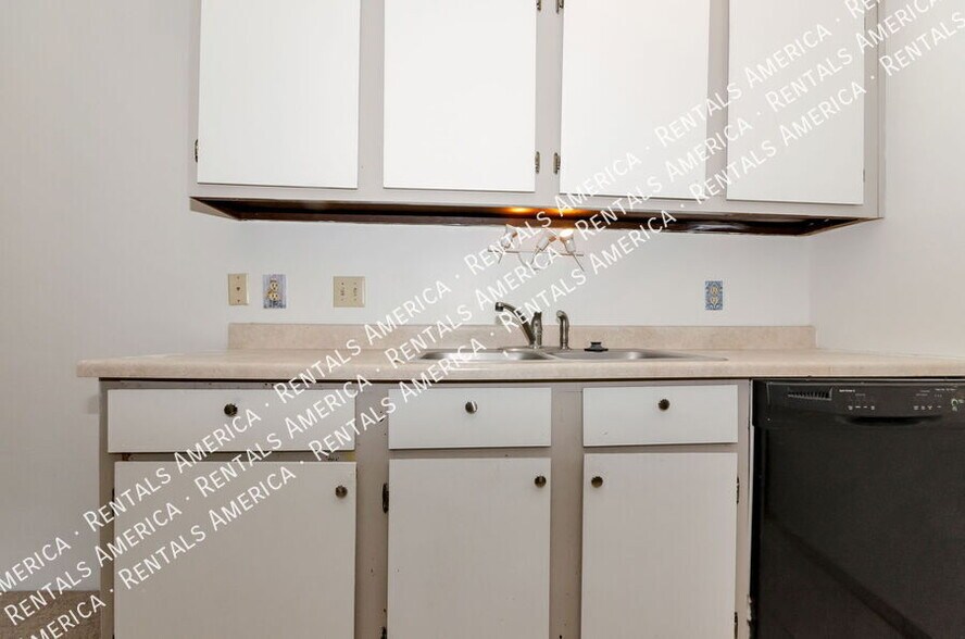 Building Photo - 6332 N Barcelona Ln