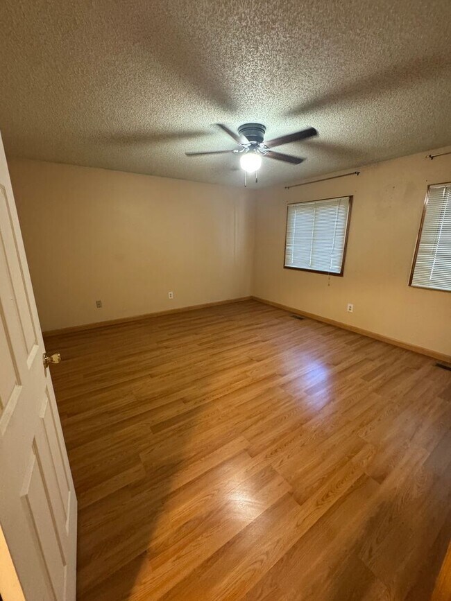Building Photo - Westmoor West Home