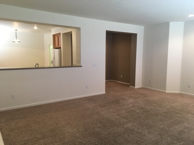 Building Photo - COMING SOON! Single Story 4 Bed in Curti R...