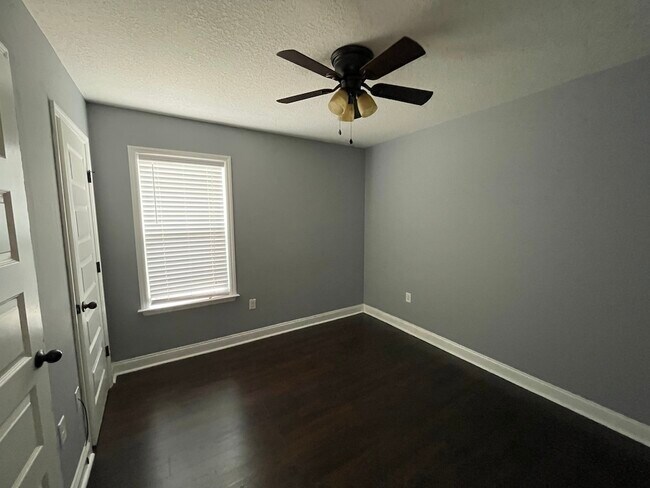 Building Photo - 3931 Karaline Cir