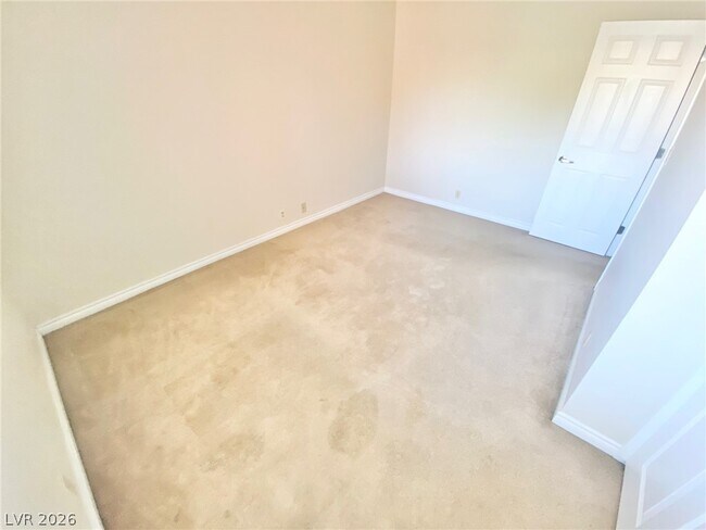 Building Photo - 5081 River Glen Dr