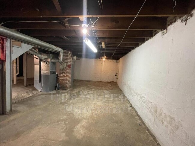 Building Photo - 9425 Burdella Ave